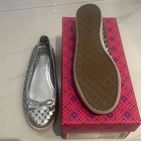 Tory Burch Skyler Perforated sneaker- Metallic silver - Picture 2 of 3